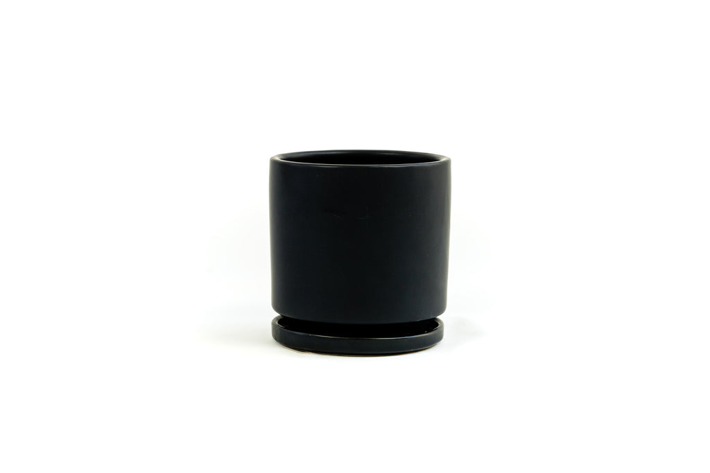 8.5" Porcelain Plant Pot and Tray in Black